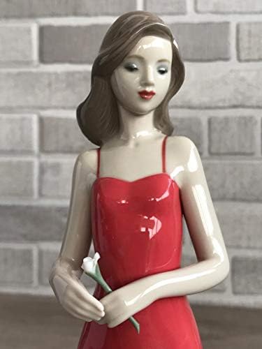 LLADRO NAO 02001914 Eleganța unei figurine din porțelan de trandafir