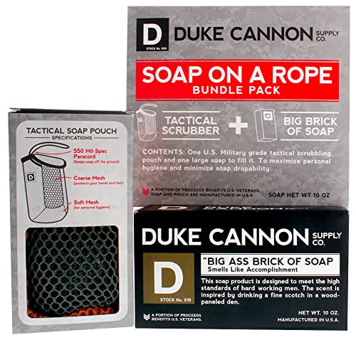 Săpun Duke Cannon pe un pachet de pachete de frânghii: Scrubber tactic + Big A ** Brick of Soap - „Miroase a realizare”